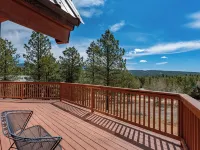 Charming Updated 3-bedroom Chalet with Deck; Small dogs welcome! Hotels in Angel Fire