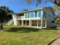 Canal Front Bay View minutes from Beach, 3-bedroom house in tranquil SGI FL