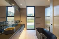 Cliff Top Beach House Hotels in Wonthaggi