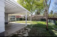 Heart of Boise-Close to St. Luke's-Charming 2 bedroom-Fully furnished/utilities Hotels in Southeast Boise