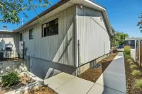 Stylish Mountain Basecamp, Serene Comfort in 650 SqFt