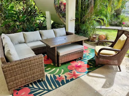 Casa del Mango Four Bedroom Vacation Home in Cabo Rojo PR Отели в г. Педерналес