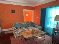 House in the Hood 3-bedroom SE Cleveland with WiFi