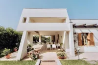 Villa in residence with swimming pool. Relaxation and comfort 5 minutes' drive from the sea