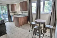3BR 6Beds 5min Walk distance to Metro, Free Parking, next to Place Bell AC