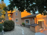 Luxus-hideaway für 7 Pers mit Privatpool und Traumblick im Herzen der Provence Hotel a Ventabren