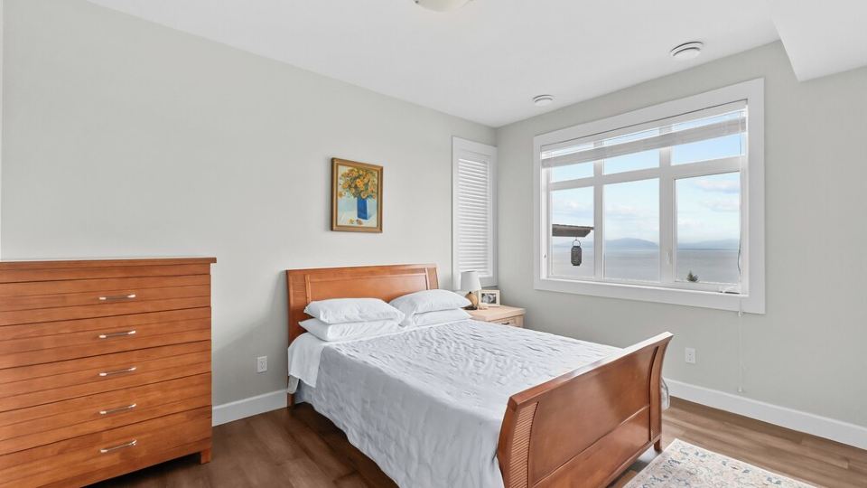 Modern Oceanview 2BR Suite w/ Patio & Private Entry | Nanaimo Retreat