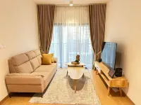 Spacious 3-bedroom apartment with AC, Netflix, WiFi nearby KLIA, Splash Mania