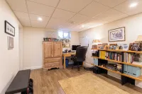 Gorgeous executive home nestled in the shores of Lake Ontario Hotels in Grimsby