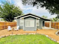 The Stay on Main/Modern Cottage/1 mi. to Old Town!