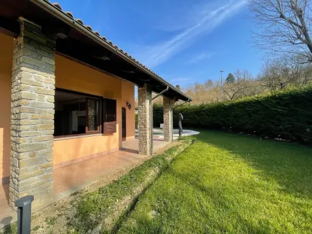 Holiday Flat in Villa with pool