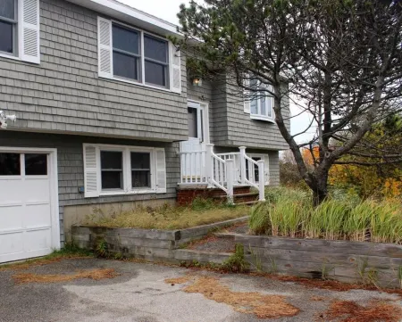 Seaside Escape on Biddeford Pool’s Charming 4-Bedroom BOOK NOW FOR 2026