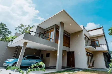 4-BR bungalow in lovely Thalawathugoda with WiFi & AC - OLIVE NEST