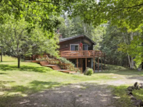 The Treehouse Lakes & Trails Cabin 3 Bedroom Cabin Hotels in Phelps