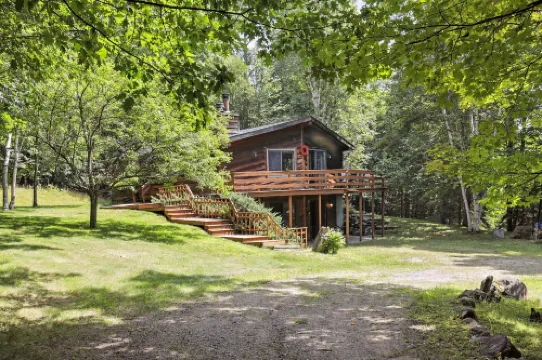 樹屋湖泊與小徑小屋三臥室小屋