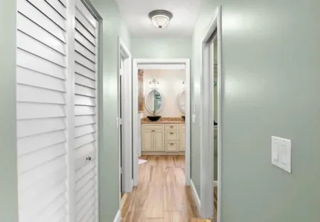 Stylish Poolside Haven in Wellington near WEF