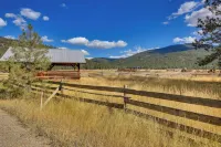 Libby Home w/ Mountain Views: Gazebo & Fire Pit! - parking