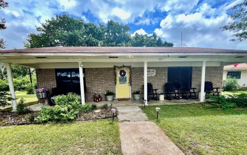 Secluded, acreage,1.5m to dwntn-fishing-paddleboat-nature trail-KING Sleep# Bed