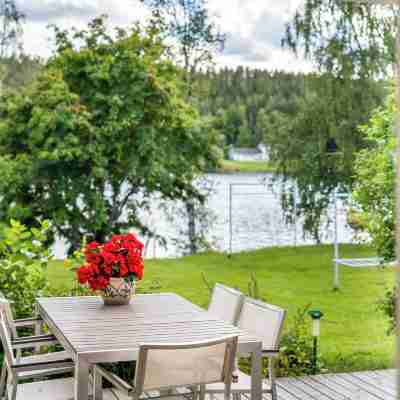 Spacious 3BR House - River View & Sauna Hotel Exterior