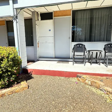 Inland Oasis Motel