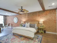 Two Story Suite Overlooking Historic Main Street Galena, IL. Sleeps 16! Hotels in Galena