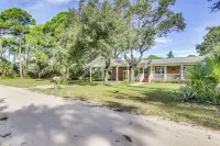 2 Mi to Mashes Sands Beach: Quiet Home w/ Dock! - parking
