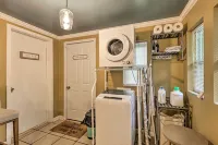 Renovated Home w/ Screened-in Patio on Hwy 90! - WiFi