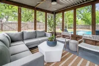 Backyard Oasis w/Pool, Hot-Tub, Grill & Fire Pit!