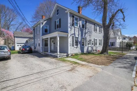 Classic New England 1st Floor 3 BR Downtown Brunswick