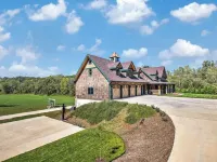 Incredible luxury apartment 15 min to Asheville! Hotels near Bearwallow Mountain Trail