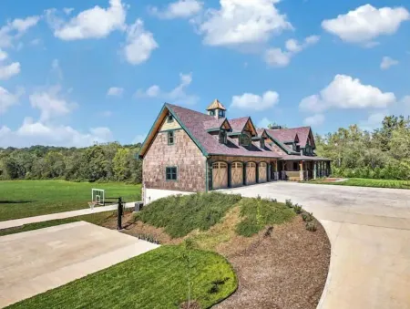 Incredible luxury apartment 15 min to Asheville! Отели рядом с достопримечательностью «Бируоллоу Маунтин Трейл»