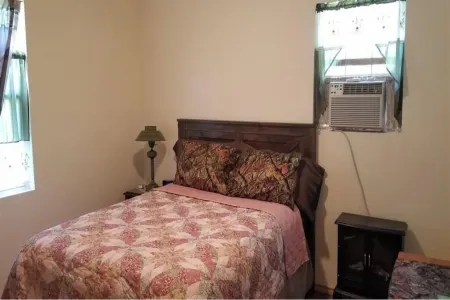 The Red House-Ten minutes to San Augustine boat launch at Sam Rayburn Lake