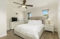 Ideally Located 1 Bdrm Stay | Parking & Laundry