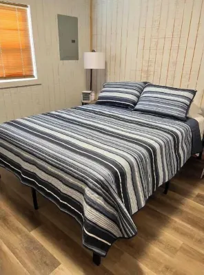 Cozy Tiny Home Cabin Near Lake Greeson & Kirby Landing – Pet-Friendly!