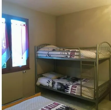 Gîte for 15 people with indoor swimming pool and Jacuzzi Отели в г. Шервекс-Кюба