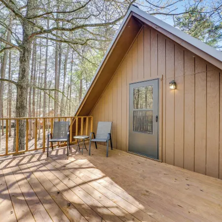 Cabin w/ Private Hot Tub: 2 Mi to Broken Bow Lake!