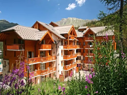 Apartment in Hautes-Alpes with Heated Pool