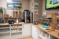 康福特貝桑松沙扎爾高地公寓飯店 - 早餐