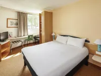 宜必思沙特爾西盧斯飯店 聖阿爾努爾代布瓦住宿飯店