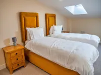 Barn in Cotswolds with Hot Tub & Scenic Views - Jacuzzi