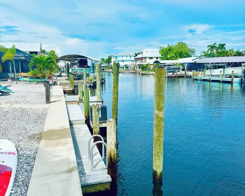 3BR Waterfront townhome Matlacha with hot tub, boat dock WiFi, bikes and kayaks Hotels in Matlacha