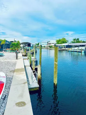 3BR Waterfront townhome Matlacha with hot tub, boat dock WiFi, bikes and kayaks
