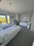 Normanville Beach House - Wake up to the Sound of the Ocean and Bird Life.