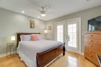 Coastal Sea Side Townhome - Walk to Beach! - 3-Star