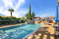 Quality Inn Marble Falls - Pools