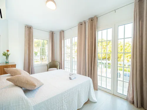 Comfort Steps from the Sea