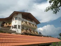 Attic apartment Koanzhof Hotel a Villandro