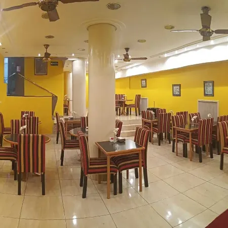 Hotel Tres Sargentos Отели рядом с достопримечательностью «Здание Кавана»