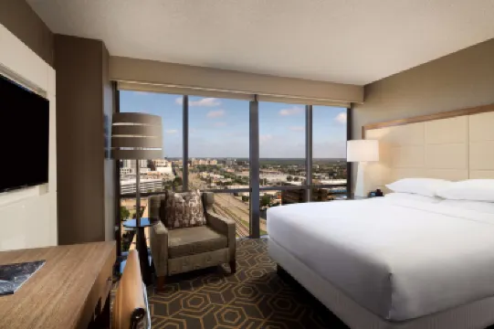 DoubleTree by Hilton Dallas-Campbell Centre Hotels near Meadows Museum