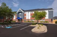 Candlewood Suites ST. Robert by IHG - parking